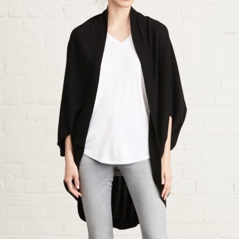 Amour Vert Brie Cocoon Black Wool Sweater